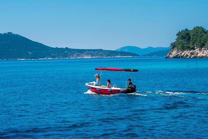 Rent a small boat without skipper - explore the islands and find hidden caves - Key points to know before you book