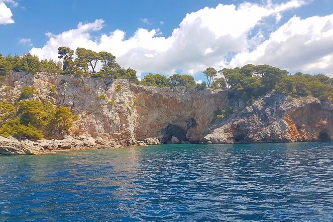 Rent a speed boat and explore beaches and coves of Elaphiti Islands - Who should book this outing