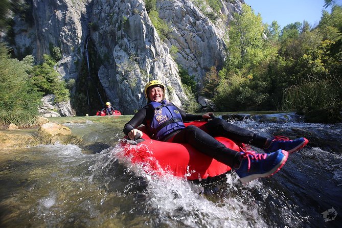 River Tubing on river Cetina from Split or Zadvarje - Getting onto the Cetina and settling into the float