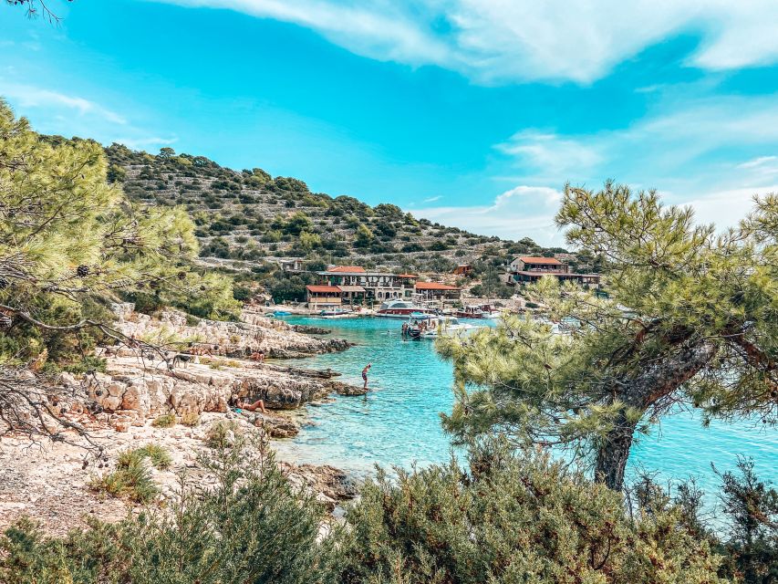 RIVIERA TOUR FROM ŠIBENIK, ZLARIN, PRVIĆ AND TIJAT - Leaving Šibenik on a fast boat