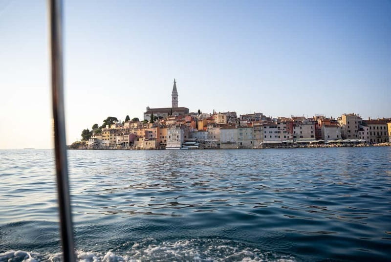 Rovinj: Dolphin Watching Sunset Speedboat Tour with Drinks - The 20-minute speedboat run to the archipelago