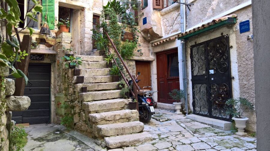 Rovinj: Guided Walking Tour - Cobblestone lanes near the old Jewish Ghetto