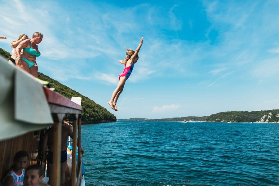 Rovinj half-day cruise: swim stops, drinks & brunch included - Key points at a glance