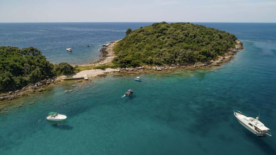 Rovinj: Luxury Island Hopping with Swimming & Snorkeling - Figarola: shade, drinks, and a slower pause
