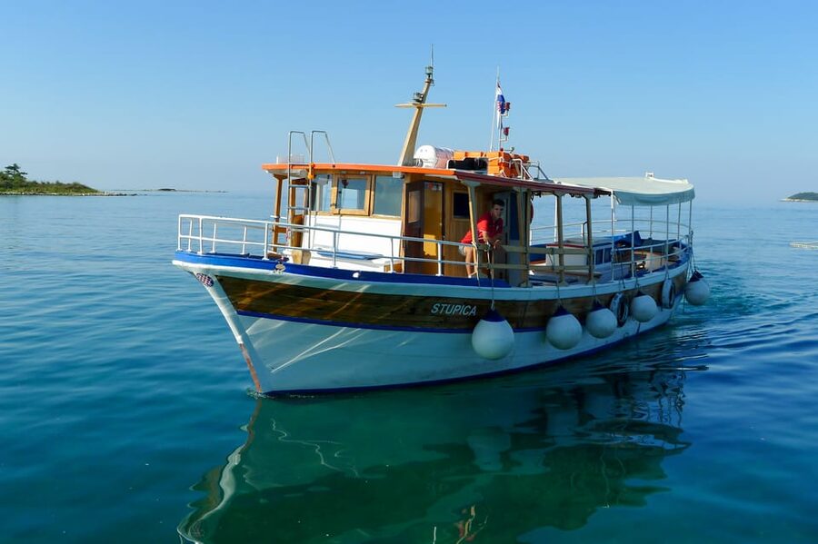 Rovinj: Sunset Cruise with Swim Stop, Drinks, and Fruits - Drinks, fruit, and small snacks add real value