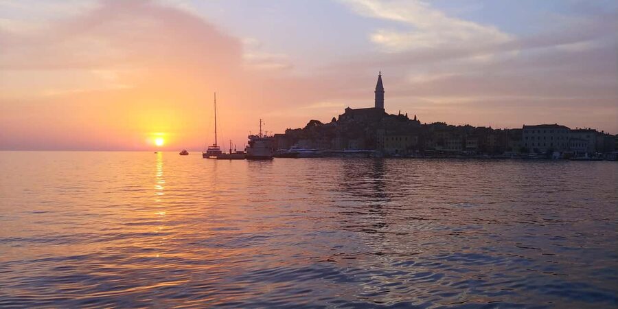 Rovinj: Sunset Speedboat Tour with Dolphin Watching - Seeing Rovinj’s old town from the water