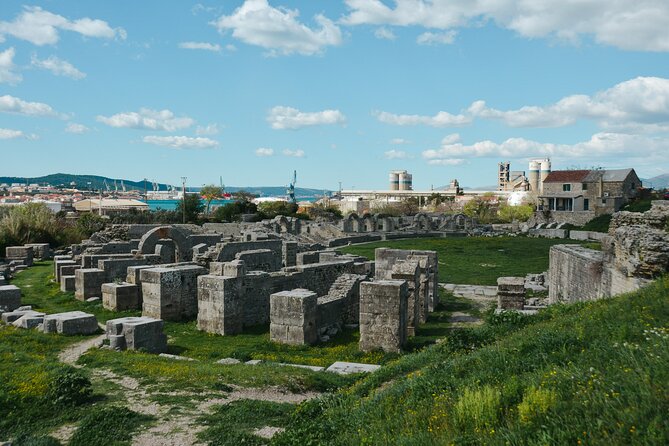 Salona & Amphitheater - Private guided tour - Admission incl. - The bishop’s palace and two vanished cathedrals