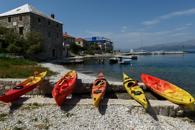 Sea kayaking Postira - Lovrečina (St.Lovre, archaeological site) - Seeing Postira from the open water