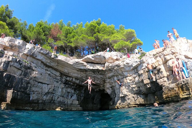 SNORKELING ADVENTURE | Pula Boat - Sea cave, reefs, and rocky coastline