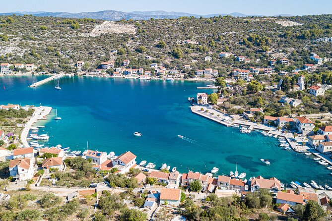 Speedboat Blue Lagoon & 3 Islands tour from Trogir - Drvenik Veli: a short look at island life