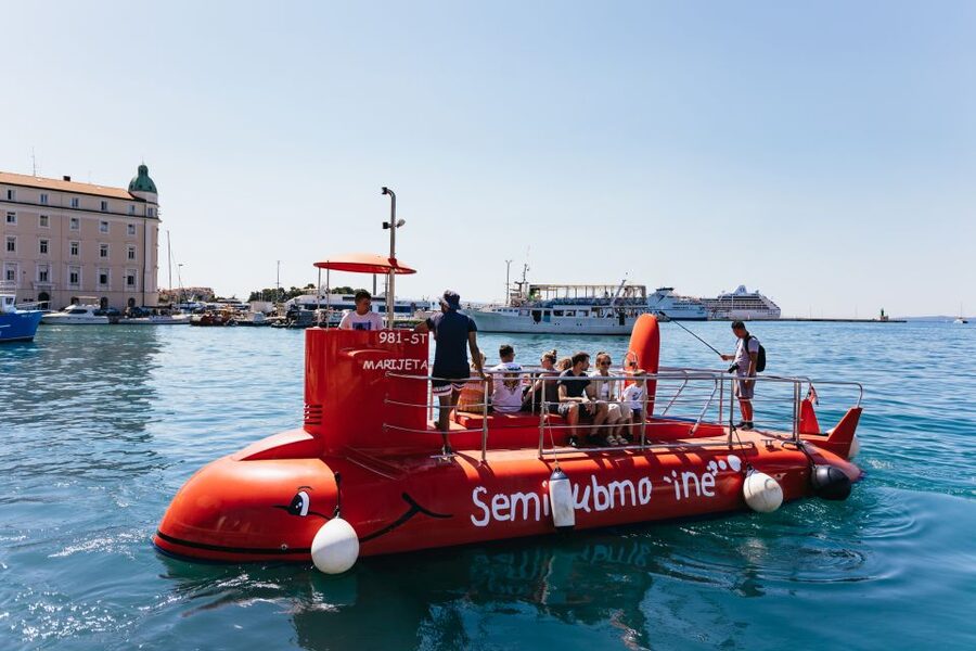 Split: 45-minute Semi-Submersible Submarine Trip - Is $20 a fair price?
