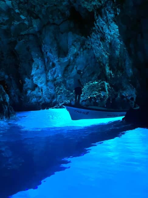 Split: 5 Islands Full-Day Tour to Blue Cave, Vis & Hvar - Stiniva Cove and the cliffs of Vis