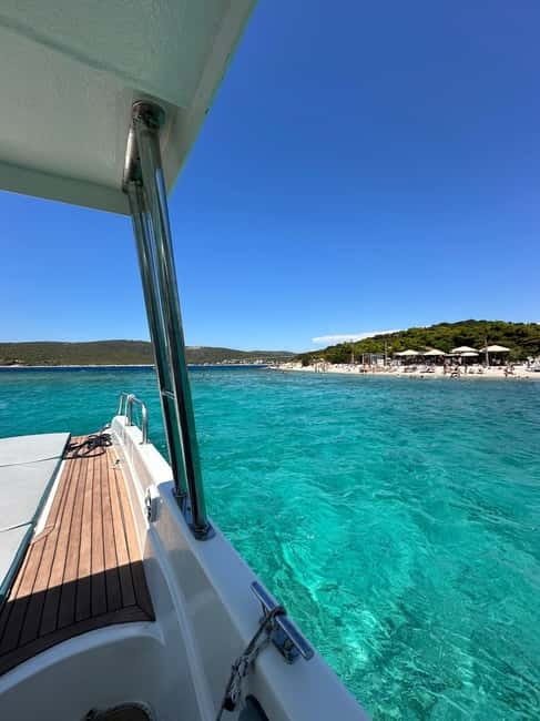 Split: 5 Islands Full-Day Tour to Blue Cave, Vis & Hvar - Hvar Town: two hours for old streets and a fortress