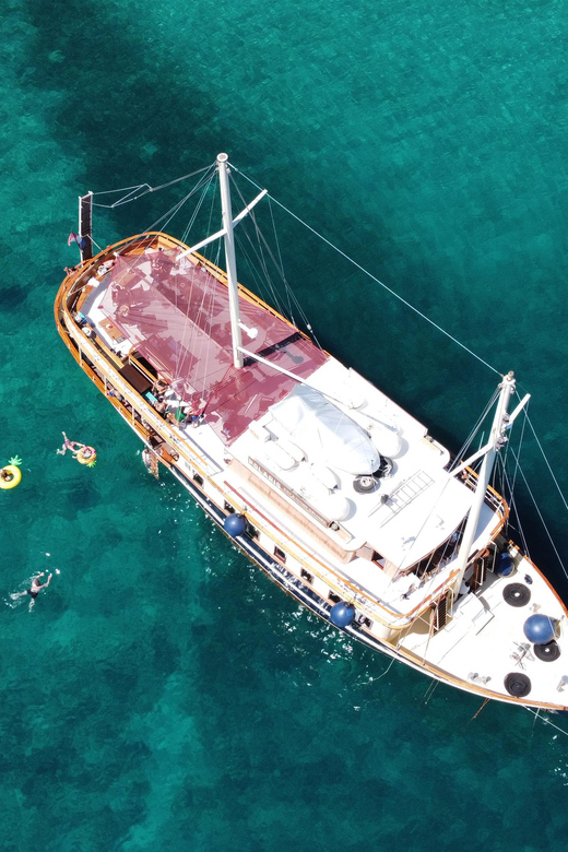 Split: All inclusive Brač & Šolta Island Swimming Cruise - Brač Swimming Stop: The Main Event