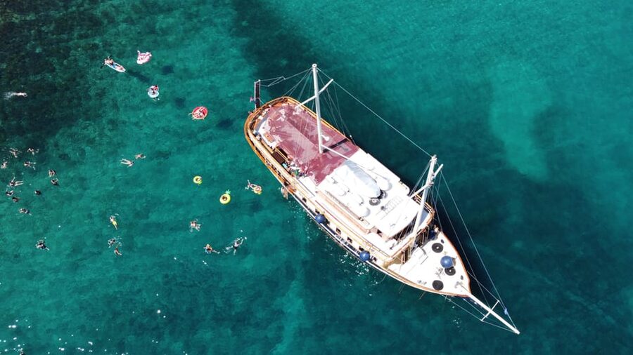 Split: All inclusive Brač & Šolta Island Swimming Cruise - Lunch on the Way to Šolta