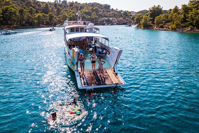 Split: Blue Lagoon, 3 Island Boat Tour & Mediterranean Lunch - How guided is this experience?