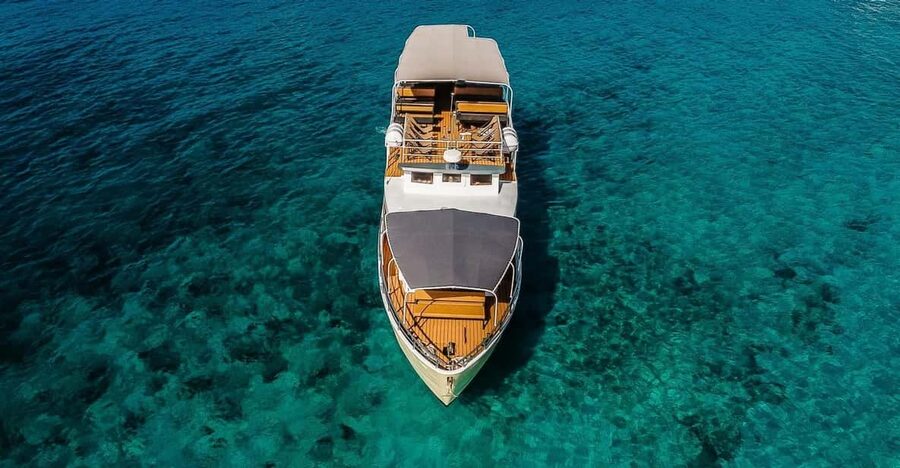 Split: Blue Lagoon and 3 Island Cruise with Food and Drinks - Cruising toward Šolta and the Nečujam stop