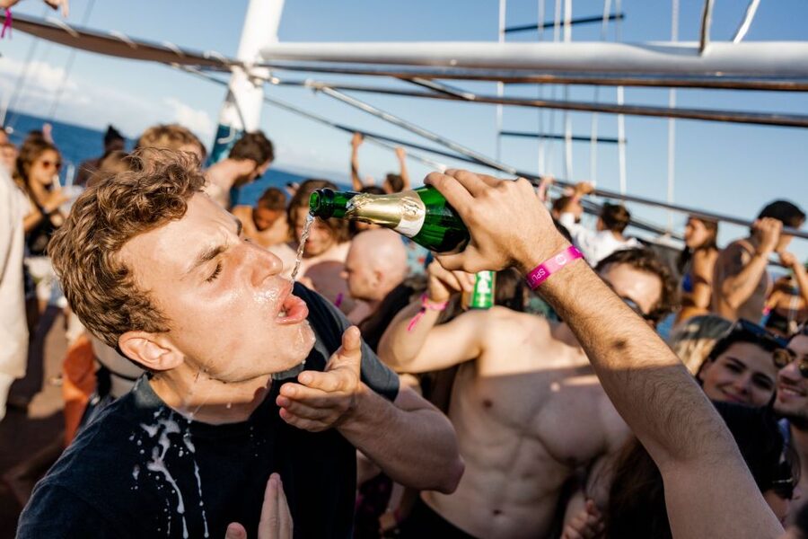 Split: Blue Lagoon Boat Party with DJs, Shots & After Party - Jimmy Bar starts the party before the boat