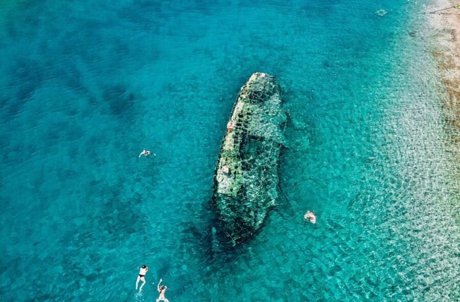 Split: Blue Lagoon, Shipwreck and Šolta with Food and Drinks - The day at a glance