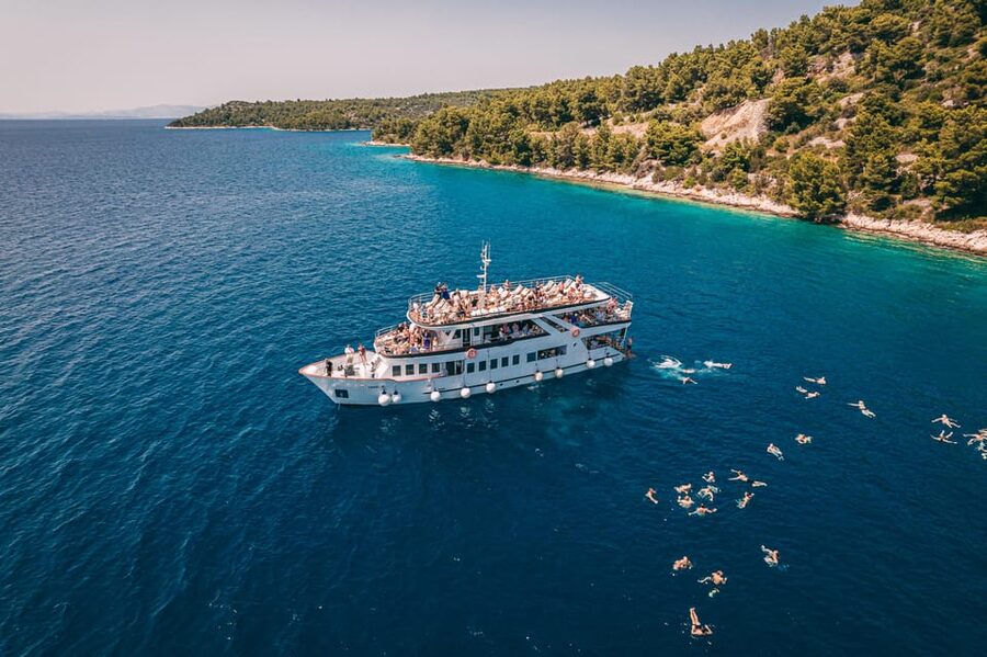 Split: Blue Lagoon, Shipwreck and Šolta with Food and Drinks - Tamaris makes the long ride comfortable