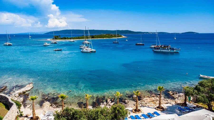 Split: Blue Lagoon, Shipwreck, & Šolta with Lunch & Drinks - Key points to know before you book