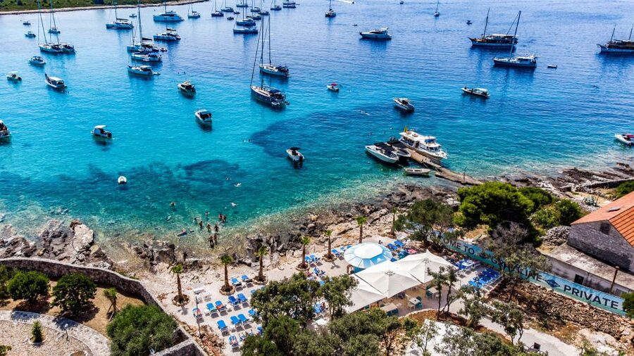Split: Blue Lagoon, Shipwreck, & Šolta with Lunch & Drinks - Lunch on board, with three burger choices