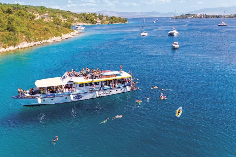 Split: Blue Lagoon, Shipwreck, & Šolta with Lunch & Drinks - Meeting at Split Port before the 9 a.m. departure
