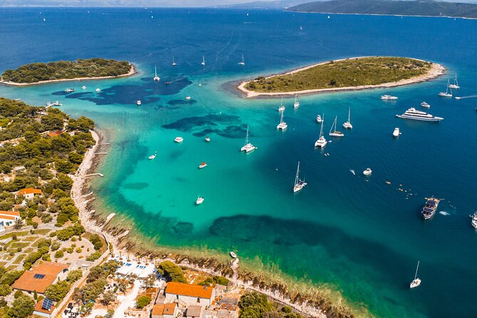 Split: Blue Lagoon & Šolta Tour with Lunch & Drinks - Maslinica on Šolta, the most attractive shore stop