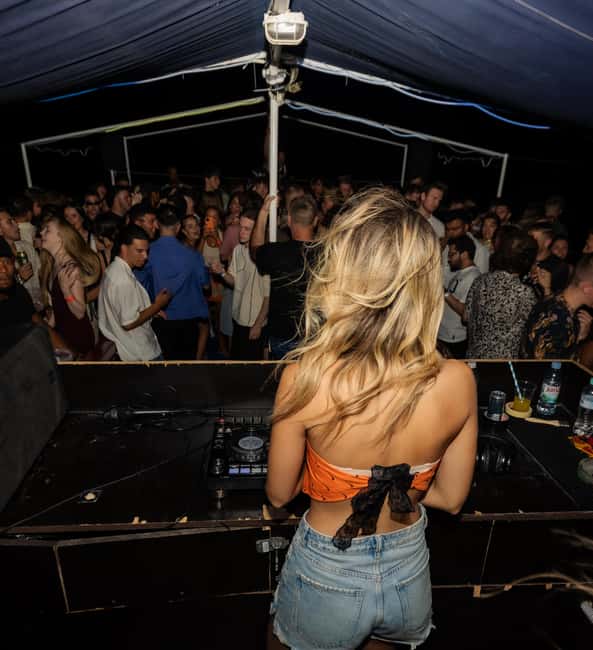 Split: Boat Crawl with Nightclub Access, Shots, & Boat Party - Who Should Book This Party?