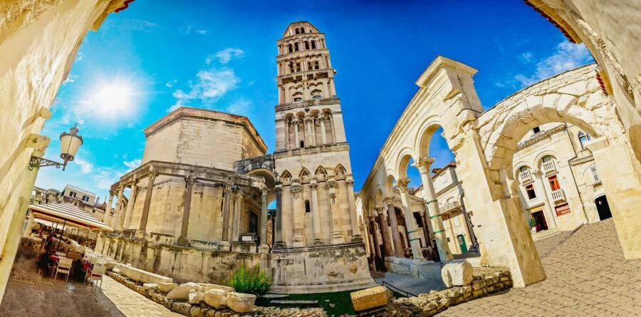 Split Game of Thrones Tour: City of Dragons - Following Daenerys, the Dragons, and the Unsullied
