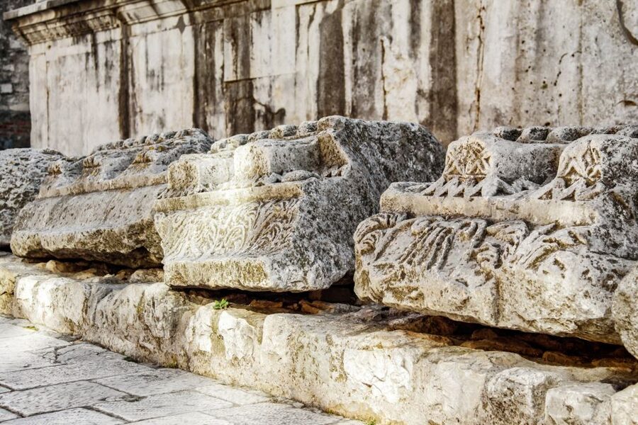 Split Game of Thrones Tour: City of Dragons - Guide Style and Group Size