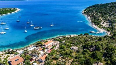 Half-Day Blue Lagoon, Shipwreck, and Trogir Boat Tour