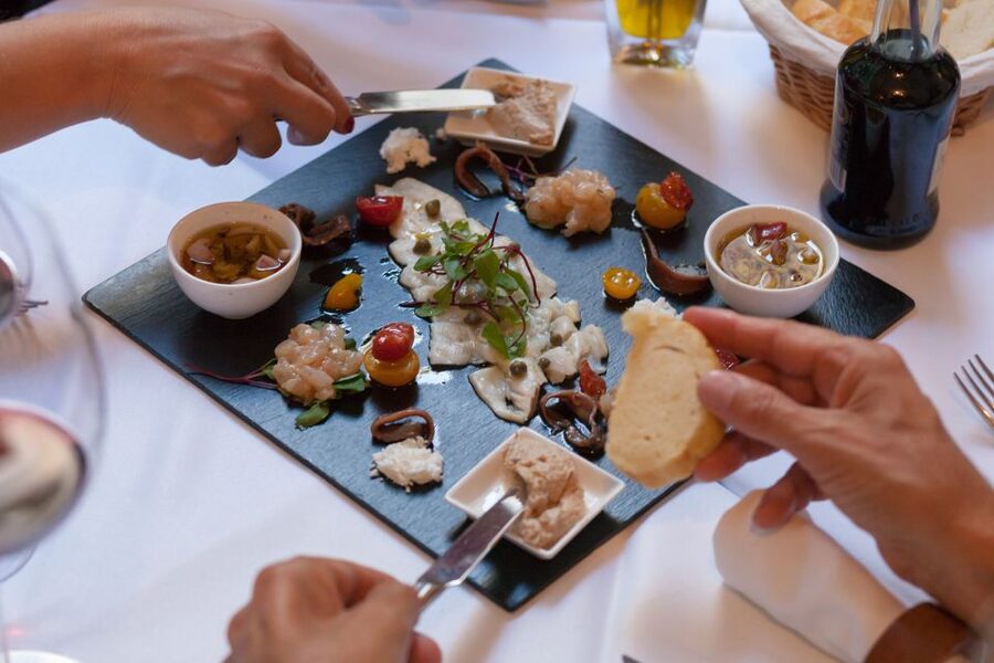 Split: Historical & Gastro Treasures Tour with Green Market - A konoba meal with seafood and Croatian wine