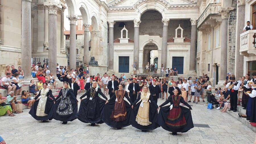 Split: History and Heritage Walking Tour - Romanesque churches and medieval changes