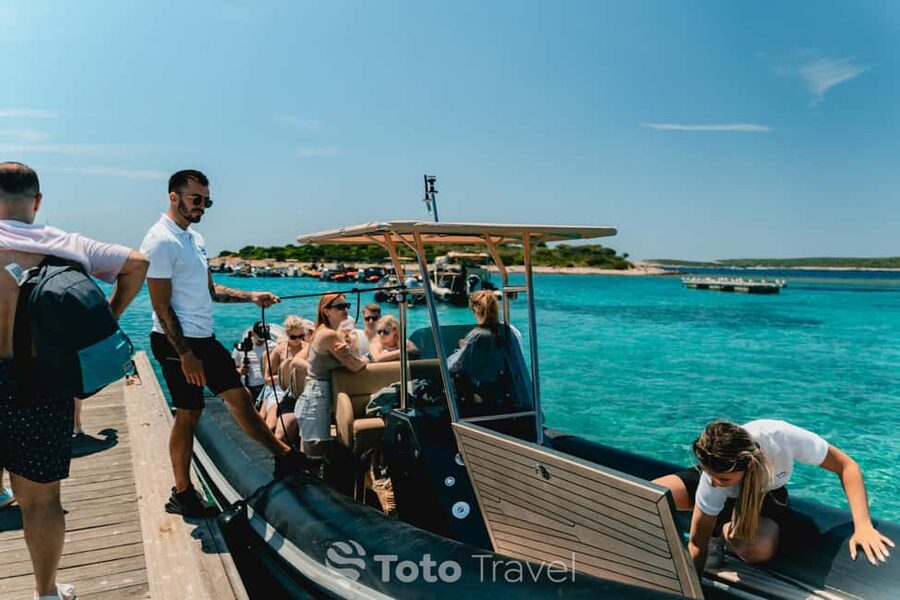 Split/Podstrana: Blue Cave, Hvar & 6 Islands Speedboat Trip - Stiniva Cove: A Short First Swim