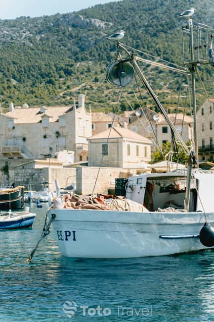 Split/Podstrana: Blue Cave, Hvar & 6 Islands Speedboat Trip - Two Hours in Hvar Town