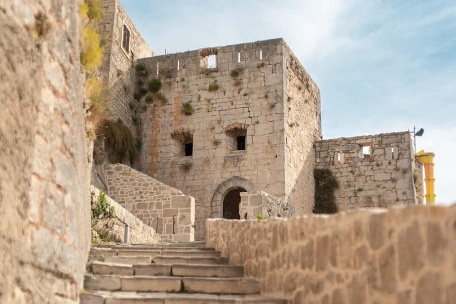 Split: Private tour to Klis Fortress and Vranjača cave - Three Dalmatian stops in one well-planned outing