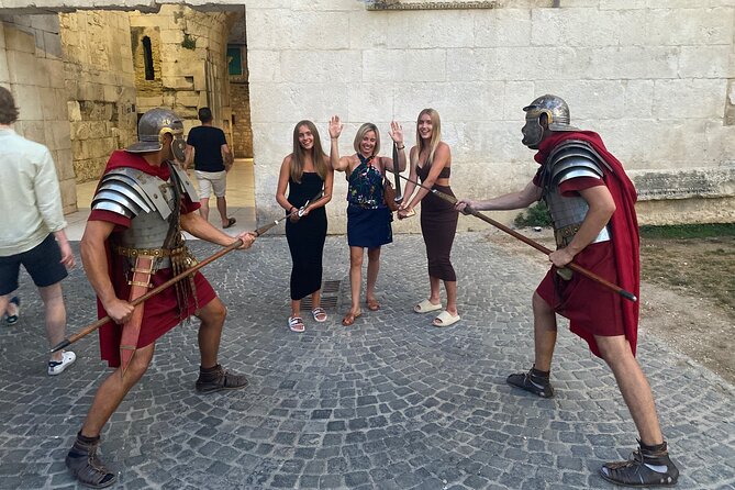 Split Private Walking Tour for Families with kids from 5-17 years - Seeing the palace below street level