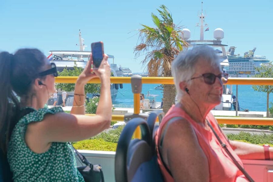 Split: Red Line Panoramic Tour with Sightseeing Bus - From the Promenade to Bačvice Beach