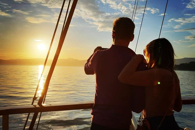 Split Sunset Cruise With Live Music - What the open bar really includes