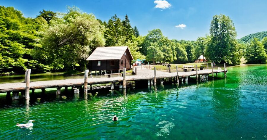 Split: Transfer to Zagreb with Plitvice Lakes Entry Tickets - Walking the Upper and Lower Lakes