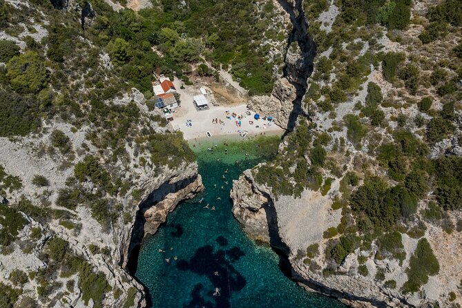 Split/Trogir: Blue Cave, Vis, and Hvar Speedboat Day Tour - Military ruins and caves on the Vis coast