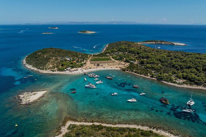 Split/Trogir: Blue Cave, Vis, and Hvar Speedboat Day Tour - Boat comfort, crew service, and sea conditions