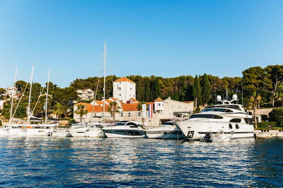 Split/Trogir: Blue lagoon and 3 islands speedboat tour - Guiding quality can change the entire experience