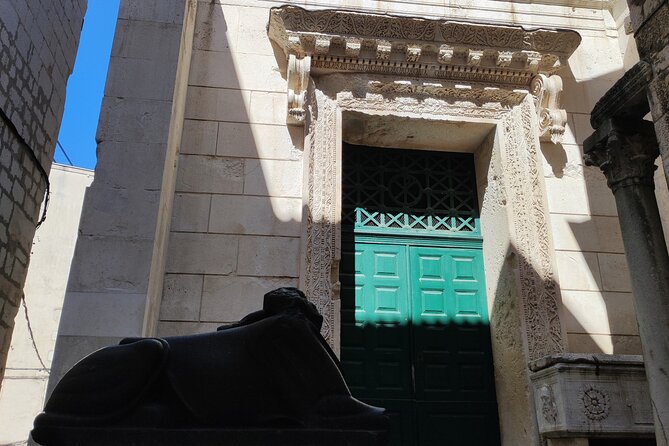 Split Walking Tour with a Licensed Local Guide - Who will get the most from this walk
