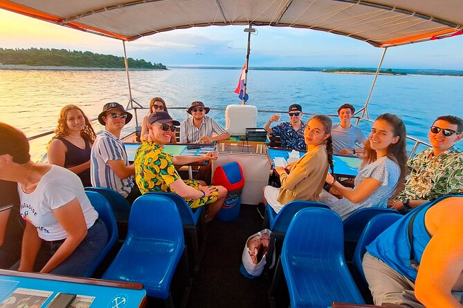 Stop on Island & National Park Day Cruise with Lunch Drinks - Key points at a glance
