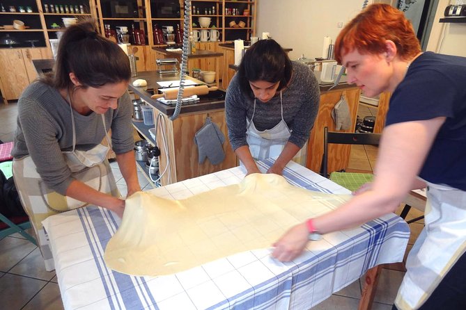 Štrukli cooking class with Dolac Market Tour - Why this Zagreb food class is worth your morning