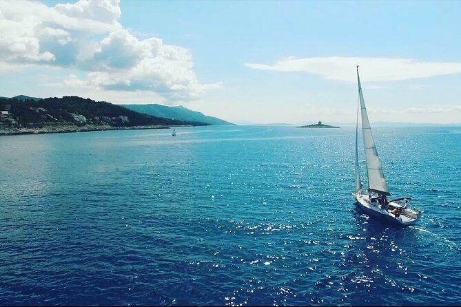 Sunset Sailing Tour on the Pakleni islands - The Sunset Sail Back Toward Hvar