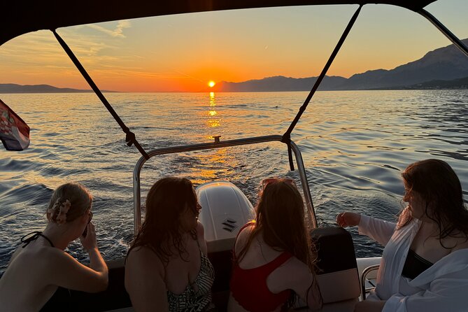 Sunset Speedboat Tour in Makarska with swim stop on island Brač - Meeting the boat in Makarska Harbor