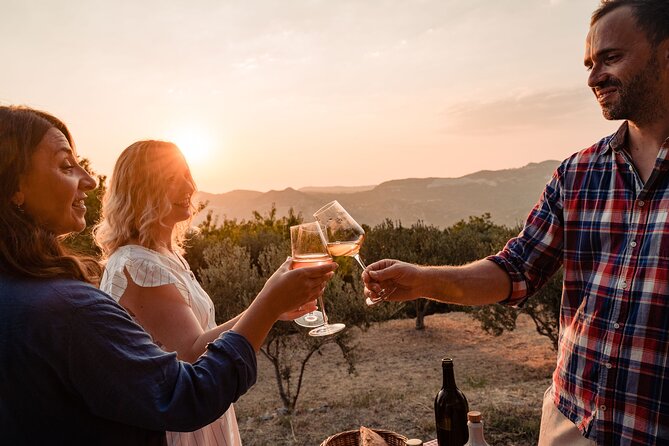 Sunset wine tasting in vineyard - Who will enjoy this evening most